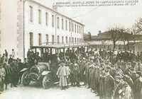  1914-1918 Bordeaux hopital Faucher départ d'un convoi de blessés departure of a convoy of casualties.jpg 